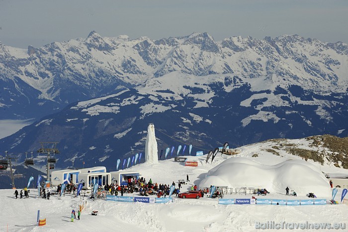 Volvo Ice Camp atrodas Austrijā, Kitzsteinhorn kalnā 2500 metru augstumā virs jūras līmeņa
Foto: © Volvo Ice Camp Volvo Ice Camp atrodas Austrijā, Kitzsteinhorn kalnā 2500 metru augstumā virs jūras līmeņa
Foto: © Volvo Ice Camp 54497