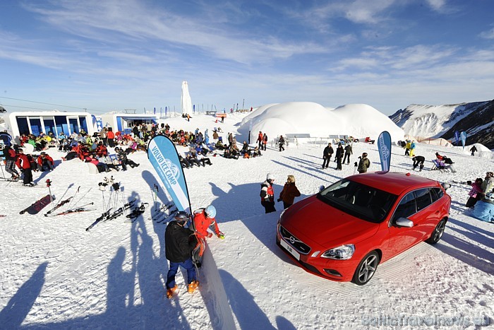 Nākamos četrus mēnešus Volvo Ice camp varēs baudīt atpūtu kalnā un nodarboties ar ziemas sporta veidiem
Foto: © Volvo Ice Camp Nākamos četrus mēnešus Volvo Ice camp varēs baudīt atpūtu kalnā un nodarboties ar ziemas sporta veidiem
Foto: © Volvo Ice Camp 54499