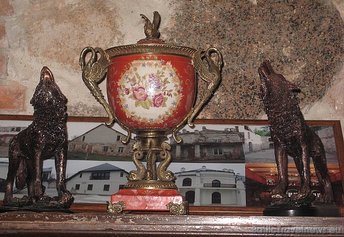 No 1802. gada muiža ir baronu fon Volfu īpašums. Pašreizējā apbūve veidojusies 19. – 20. gs., bet 2006.gadā ir sākta kompleksa restaurācija un atjauno No 1802. gada muiža ir baronu fon Volfu īpašums. Pašreizējā apbūve veidojusies 19. – 20. gs., bet 2006.gadā ir sākta kompleksa restaurācija un atjauno 54589
