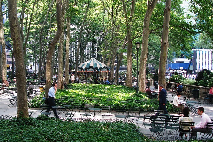 Pēc krietnas pastaigas daudzās brīvdabas kafejnīcas tā vien aicina iemalkot ko garšīgu 
Foto: Kathleen Fox, www.nycgo.com 54634