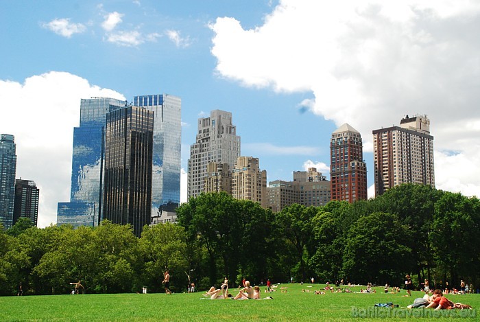 Esot Centrālparkā - vienā no slavenākajiem parkiem visā pasaulē - neticas, ka tepat blakus slejas debesskrāpji
Foto: www.nycgo.com 54635