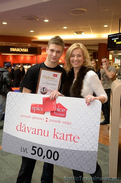 Klātienē viesi varēja vērot arī mini čempionātu, kurā ielu vingrotāji mērojās spēkiem cīņā par spicākā vingrotāja titulu un t/c Spice dāvanu karti 50 Klātienē viesi varēja vērot arī mini čempionātu, kurā ielu vingrotāji mērojās spēkiem cīņā par spicākā vingrotāja titulu un t/c Spice dāvanu karti 50 54773