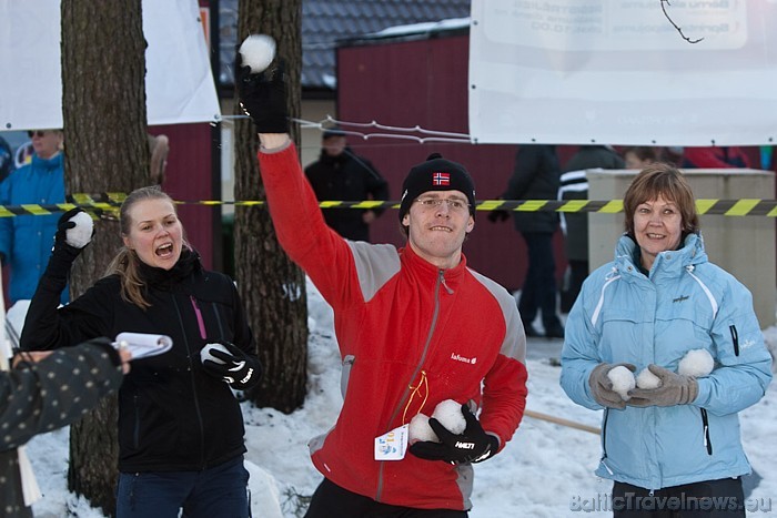 Sacensību disciplīnās kopā startēja 300 cilvēku, piedaloties gan individuāli, gan ģimeņu un draugu komandās Sacensību disciplīnās kopā startēja 300 cilvēku, piedaloties gan individuāli, gan ģimeņu un draugu komandās 54809
