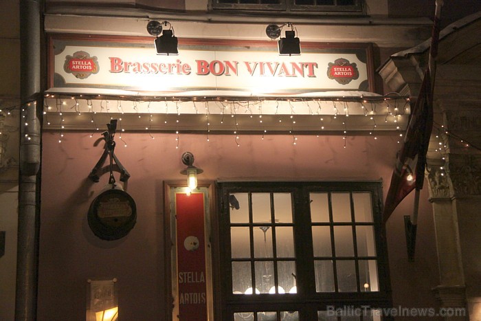 Beļģu alus restorāns «Bon-Vivant» ir iecienīts ārzemnieku vidū, taču arī vietējā publika te iemanās diezgan bieži Beļģu alus restorāns «Bon-Vivant» ir iecienīts ārzemnieku vidū, taču arī vietējā publika te iemanās diezgan bieži 56066