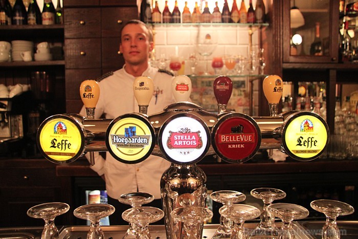Beļģu alus restorāns «Bon-Vivant» piedāvā izbaudīt De Koninck, nefiltrēto alu Hoegaarden White, gaišo Stella Artois, sabalansēti stipro un maigo Leffe Beļģu alus restorāns «Bon-Vivant» piedāvā izbaudīt De Koninck, nefiltrēto alu Hoegaarden White, gaišo Stella Artois, sabalansēti stipro un maigo Leffe 56068