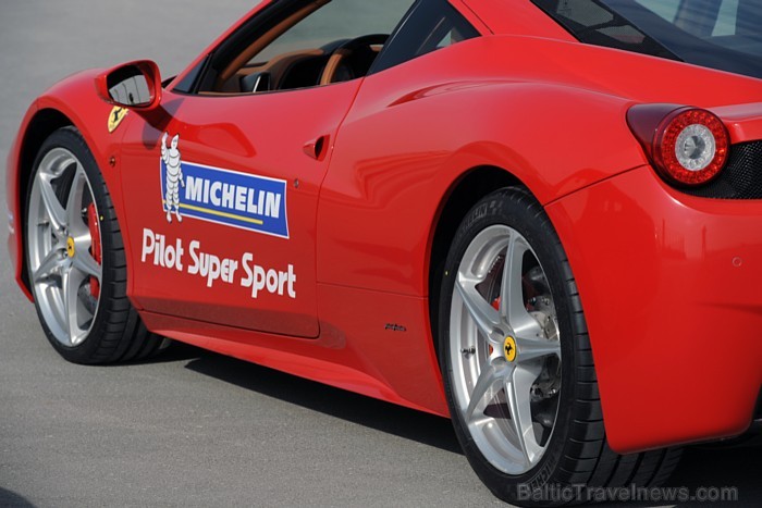 Michelin Pilot Super Sport riepas ir sagatavotas īpaši sportiskām automašīnām - BMW M5, Ferrari F458 Italia, BMW, M6, Porsche Turbo S un Koenigsegg Ag Michelin Pilot Super Sport riepas ir sagatavotas īpaši sportiskām automašīnām - BMW M5, Ferrari F458 Italia, BMW, M6, Porsche Turbo S un Koenigsegg Ag 56836