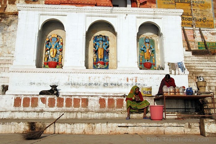 Hinduisms ir tik dzīva reliģija, ka 700 miljoniem cilvēku saplūdusi ar ikdienas dzīves norisēm
Foto: Guna Bērziņa Hinduisms ir tik dzīva reliģija, ka 700 miljoniem cilvēku saplūdusi ar ikdienas dzīves norisēm
Foto: Guna Bērziņa 57133
