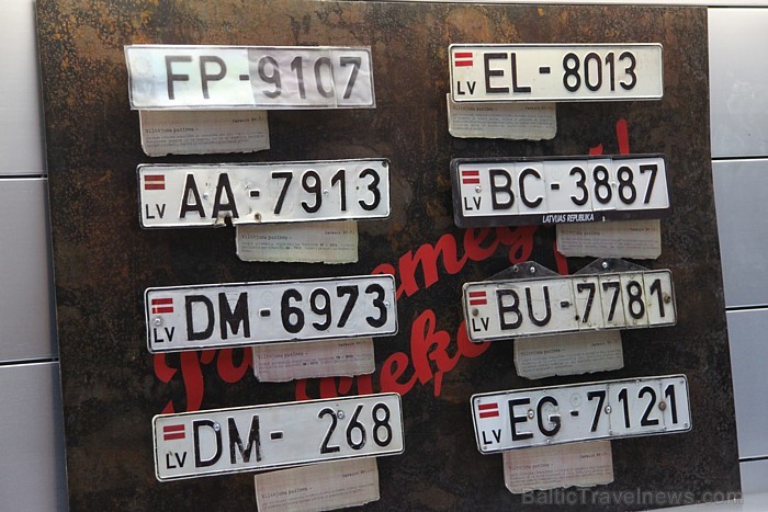 17.03.2011 Rīgas Motormuzejā atklāta jauna, netradicionāla izstāde «Pat nemēģini! Pieķers!» Ekspozīcijā apskatāmas CSDD darbinieku izņemtās viltotās a 17.03.2011 Rīgas Motormuzejā atklāta jauna, netradicionāla izstāde «Pat nemēģini! Pieķers!» Ekspozīcijā apskatāmas CSDD darbinieku izņemtās viltotās a 57218
