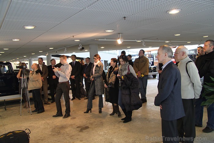 17.03.2011 Rīgas Motormuzejā atklāta jauna, netradicionāla izstāde «Pat nemēģini! Pieķers!» Ekspozīcijā apskatāmas CSDD darbinieku izņemtās viltotās a 17.03.2011 Rīgas Motormuzejā atklāta jauna, netradicionāla izstāde «Pat nemēģini! Pieķers!» Ekspozīcijā apskatāmas CSDD darbinieku izņemtās viltotās a 57221