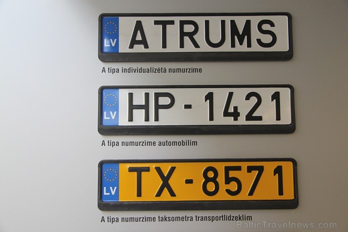 17.03.2011 Rīgas Motormuzejā atklāta jauna, netradicionāla izstāde «Pat nemēģini! Pieķers!» Ekspozīcijā apskatāmas CSDD darbinieku izņemtās viltotās a 17.03.2011 Rīgas Motormuzejā atklāta jauna, netradicionāla izstāde «Pat nemēģini! Pieķers!» Ekspozīcijā apskatāmas CSDD darbinieku izņemtās viltotās a 57222
