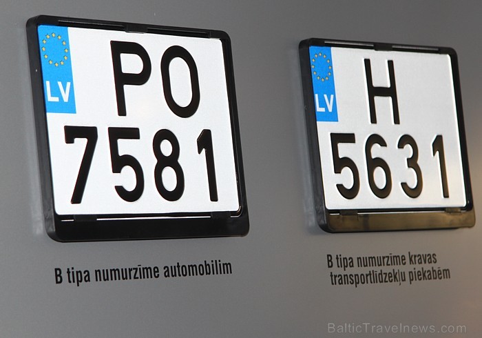 17.03.2011 Rīgas Motormuzejā atklāta jauna, netradicionāla izstāde «Pat nemēģini! Pieķers!» Ekspozīcijā apskatāmas CSDD darbinieku izņemtās viltotās a 17.03.2011 Rīgas Motormuzejā atklāta jauna, netradicionāla izstāde «Pat nemēģini! Pieķers!» Ekspozīcijā apskatāmas CSDD darbinieku izņemtās viltotās a 57225