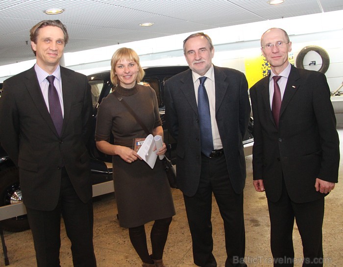 17.03.2011 Rīgas Motormuzejā atklāta jauna, netradicionāla izstāde «Pat nemēģini! Pieķers!» Ekspozīcijā apskatāmas CSDD darbinieku izņemtās viltotās a 17.03.2011 Rīgas Motormuzejā atklāta jauna, netradicionāla izstāde «Pat nemēģini! Pieķers!» Ekspozīcijā apskatāmas CSDD darbinieku izņemtās viltotās a 57237