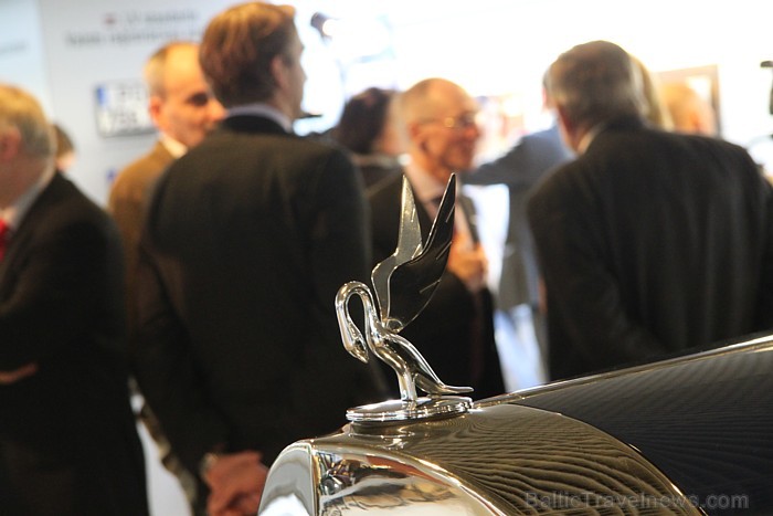 17.03.2011 Rīgas Motormuzejā atklāta jauna, netradicionāla izstāde «Pat nemēģini! Pieķers!» Ekspozīcijā apskatāmas CSDD darbinieku izņemtās viltotās a 17.03.2011 Rīgas Motormuzejā atklāta jauna, netradicionāla izstāde «Pat nemēģini! Pieķers!» Ekspozīcijā apskatāmas CSDD darbinieku izņemtās viltotās a 57244