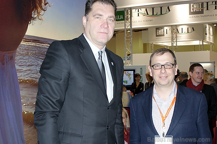 Lietuvas stendā slavenais basketbolists Arvīds Sabonis un Vlads Korjagins (Baltic Travel Group) (Foto: Armands Muižnieks) Lietuvas stendā slavenais basketbolists Arvīds Sabonis un Vlads Korjagins (Baltic Travel Group) (Foto: Armands Muižnieks) 57263