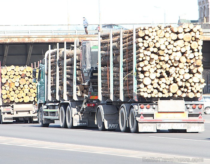 Šodien, 24.03.2011. pie Rīgas pils, apmēram, 200 kravas pārvadātāji protestēja pret valdības lēmumiem Šodien, 24.03.2011. pie Rīgas pils, apmēram, 200 kravas pārvadātāji protestēja pret valdības lēmumiem 57510