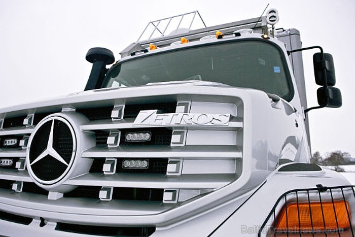 Mercedes Zetros automašīnas plaši izmanto militāristi, taču divi uzņēmēji no Mongolijas ir pasūtījuši divus kempinga automašīnas, maksājot par katru 8 Mercedes Zetros automašīnas plaši izmanto militāristi, taču divi uzņēmēji no Mongolijas ir pasūtījuši divus kempinga automašīnas, maksājot par katru 8 57549