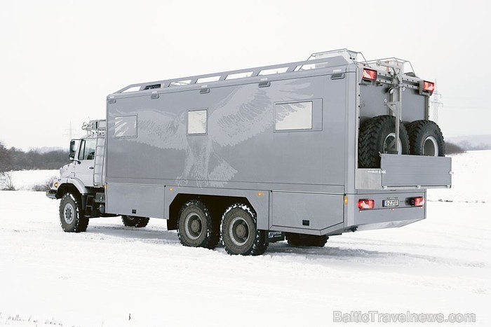 Mercedes Zetros sešu cilindru motors pie 1200 līdz 1600 apgriezieniem minūtē sasniedz griezes momentu 1300 Nm Mercedes Zetros sešu cilindru motors pie 1200 līdz 1600 apgriezieniem minūtē sasniedz griezes momentu 1300 Nm 57554