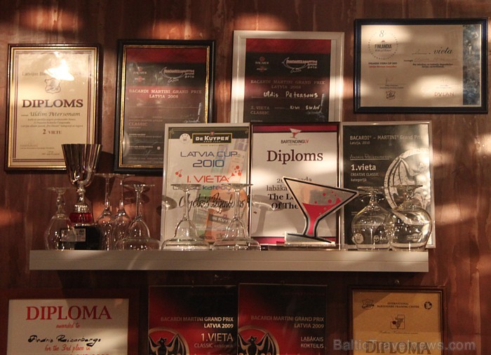 Bārmeņu portāla Bartending.lv konkursa «2010.gada labākais bārmenis» balvu var skatīt Vecrīgas restorānā B-bārs Bārmeņu portāla Bartending.lv konkursa «2010.gada labākais bārmenis» balvu var skatīt Vecrīgas restorānā B-bārs 57748