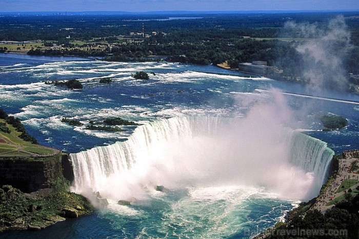 Niagara ūdenskritums atrodas uz ASV un Kanādas robežas, kas ir viens no populārākajiem tūrisma objektiem pasaulē Niagara ūdenskritums atrodas uz ASV un Kanādas robežas, kas ir viens no populārākajiem tūrisma objektiem pasaulē 58155