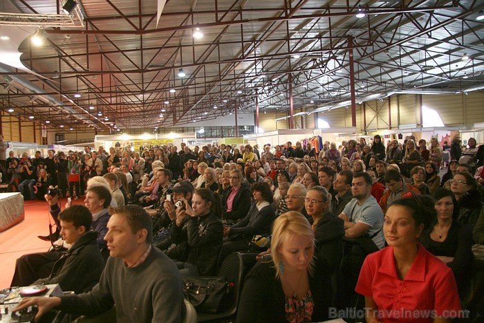 Kāzu un balles kleitu demonstrējumi izstādē Fiesta Expo 2011 58261