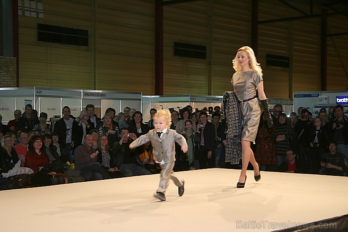 Kāzu un balles kleitu demonstrējumi izstādē Fiesta Expo 2011 58274