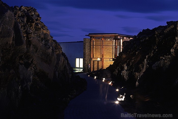 Ja kāds ir izdomājis paviesoties mazliet ilgāk par dienu, tad Blue Lagoon piedāvā arī pārnakšņot savā viesnīcā
Foto: Bluelagoon.com Ja kāds ir izdomājis paviesoties mazliet ilgāk par dienu, tad Blue Lagoon piedāvā arī pārnakšņot savā viesnīcā
Foto: Bluelagoon.com 58703