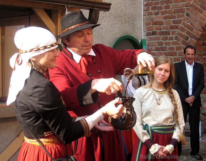 Vasaras terases jaunā ēdienkarte solās izaicināt īstenus gardēžus līdz ar grila sezonas sākumu un pirmajiem Latvijas zaļumiem Vasaras terases jaunā ēdienkarte solās izaicināt īstenus gardēžus līdz ar grila sezonas sākumu un pirmajiem Latvijas zaļumiem 58981