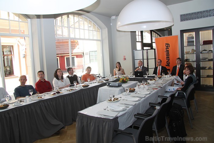 12.05.2011 Vecrīgā pulcējās mediju pārstāvji uz biznesa pusdienām kopā ar Sixt un Latvijas Pilnvaroto autotirgotāju asociāciju 12.05.2011 Vecrīgā pulcējās mediju pārstāvji uz biznesa pusdienām kopā ar Sixt un Latvijas Pilnvaroto autotirgotāju asociāciju 59667