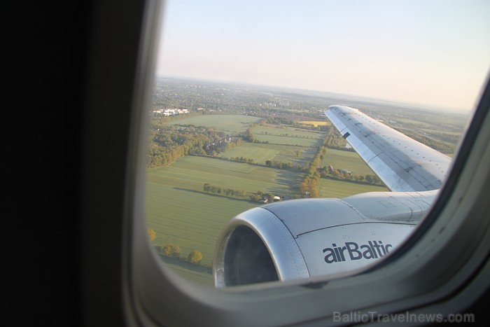 airBaltic lidojums no Rīgas uz Hamburgu biznesa klasē ir patīkams... stjuaršu uzmanība, jaunākās biznesa avīzes, brokastis, brīvāka sēdēšana + visas p airBaltic lidojums no Rīgas uz Hamburgu biznesa klasē ir patīkams... stjuaršu uzmanība, jaunākās biznesa avīzes, brokastis, brīvāka sēdēšana + visas p 60038