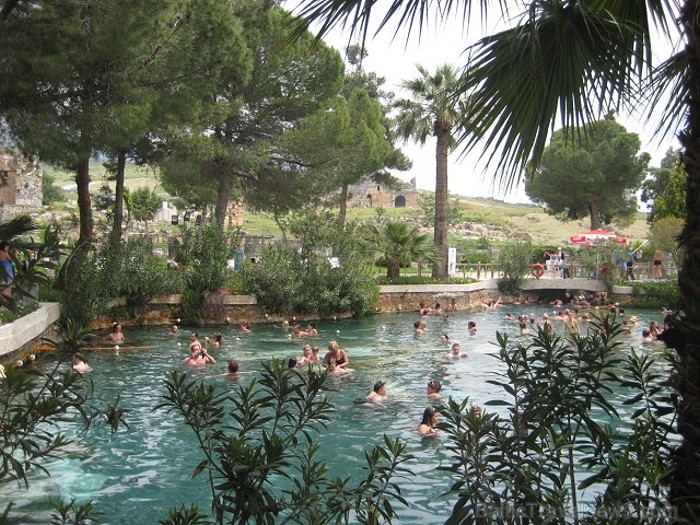 Pamukkale ir brīnumaina vieta Turcijā, kas ir slavena ar dziedinošiem ūdeņiem (Kleopatras baseinu), elpu aizraujošo ainavu (Baltās terases) un bagāto Pamukkale ir brīnumaina vieta Turcijā, kas ir slavena ar dziedinošiem ūdeņiem (Kleopatras baseinu), elpu aizraujošo ainavu (Baltās terases) un bagāto 60933