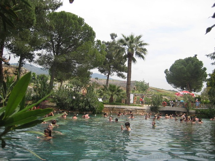 Pamukkale ir brīnumaina vieta Turcijā, kas ir slavena ar dziedinošiem ūdeņiem (Kleopatras baseinu), elpu aizraujošo ainavu (Baltās terases) un bagāto Pamukkale ir brīnumaina vieta Turcijā, kas ir slavena ar dziedinošiem ūdeņiem (Kleopatras baseinu), elpu aizraujošo ainavu (Baltās terases) un bagāto 60934