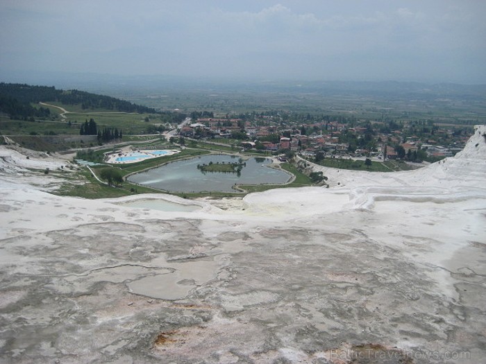 Pamukkale ir brīnumaina vieta Turcijā, kas ir slavena ar dziedinošiem ūdeņiem (Kleopatras baseinu), elpu aizraujošo ainavu (Baltās terases) un bagāto Pamukkale ir brīnumaina vieta Turcijā, kas ir slavena ar dziedinošiem ūdeņiem (Kleopatras baseinu), elpu aizraujošo ainavu (Baltās terases) un bagāto 60936