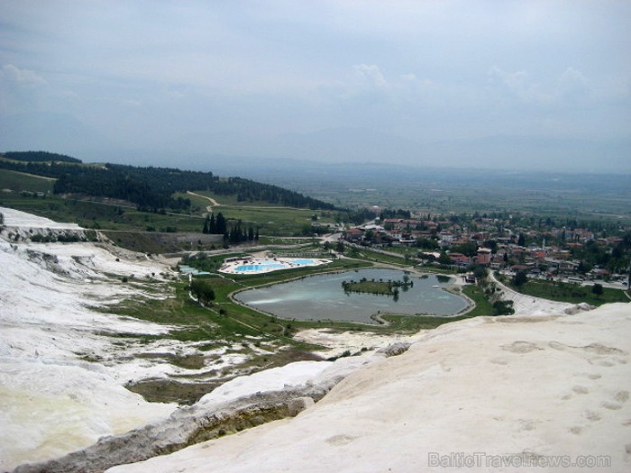 Pamukkale ir brīnumaina vieta Turcijā, kas ir slavena ar dziedinošiem ūdeņiem (Kleopatras baseinu), elpu aizraujošo ainavu (Baltās terases) un bagāto Pamukkale ir brīnumaina vieta Turcijā, kas ir slavena ar dziedinošiem ūdeņiem (Kleopatras baseinu), elpu aizraujošo ainavu (Baltās terases) un bagāto 60939