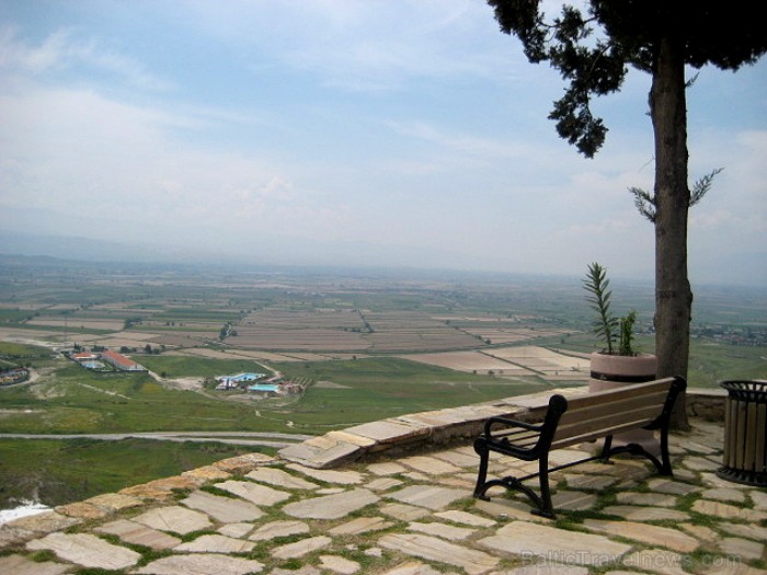 Pamukkale ir brīnumaina vieta Turcijā, kas ir slavena ar dziedinošiem ūdeņiem (Kleopatras baseinu), elpu aizraujošo ainavu (Baltās terases) un bagāto Pamukkale ir brīnumaina vieta Turcijā, kas ir slavena ar dziedinošiem ūdeņiem (Kleopatras baseinu), elpu aizraujošo ainavu (Baltās terases) un bagāto 60946