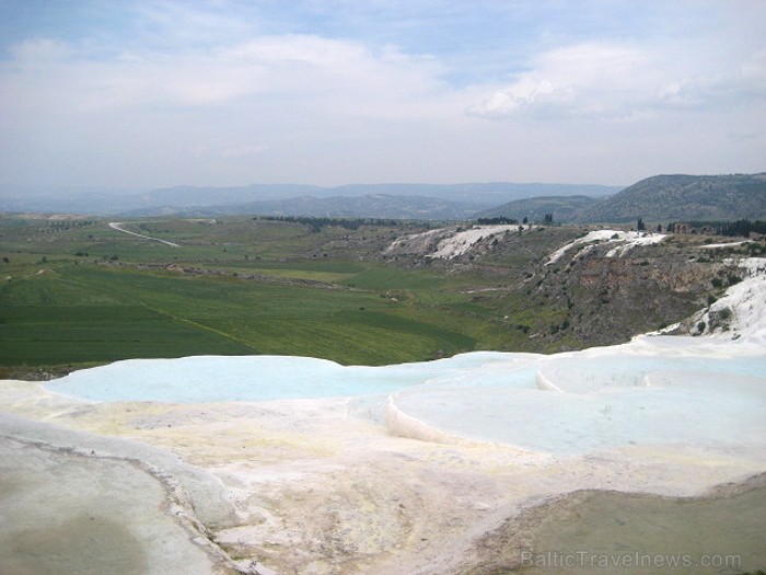 Pamukkale ir brīnumaina vieta Turcijā, kas ir slavena ar dziedinošiem ūdeņiem (Kleopatras baseinu), elpu aizraujošo ainavu (Baltās terases) un bagāto Pamukkale ir brīnumaina vieta Turcijā, kas ir slavena ar dziedinošiem ūdeņiem (Kleopatras baseinu), elpu aizraujošo ainavu (Baltās terases) un bagāto 60948