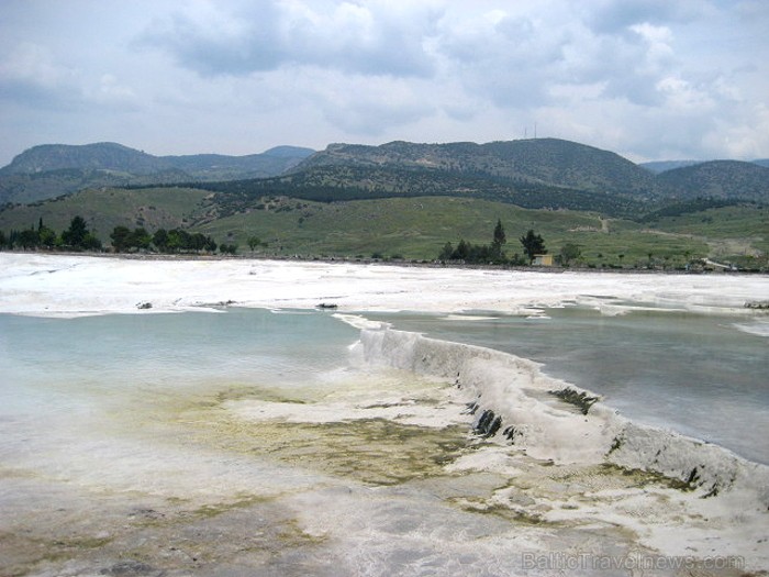 Pamukkale ir brīnumaina vieta Turcijā, kas ir slavena ar dziedinošiem ūdeņiem (Kleopatras baseinu), elpu aizraujošo ainavu (Baltās terases) un bagāto Pamukkale ir brīnumaina vieta Turcijā, kas ir slavena ar dziedinošiem ūdeņiem (Kleopatras baseinu), elpu aizraujošo ainavu (Baltās terases) un bagāto 60950