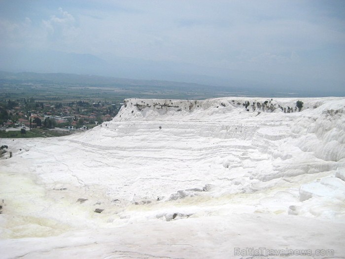 Pamukkale ir brīnumaina vieta Turcijā, kas ir slavena ar dziedinošiem ūdeņiem (Kleopatras baseinu), elpu aizraujošo ainavu (Baltās terases) un bagāto Pamukkale ir brīnumaina vieta Turcijā, kas ir slavena ar dziedinošiem ūdeņiem (Kleopatras baseinu), elpu aizraujošo ainavu (Baltās terases) un bagāto 60953