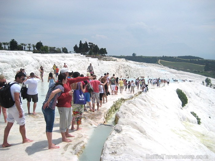 Pamukkale ir brīnumaina vieta Turcijā, kas ir slavena ar dziedinošiem ūdeņiem (Kleopatras baseinu), elpu aizraujošo ainavu (Baltās terases) un bagāto Pamukkale ir brīnumaina vieta Turcijā, kas ir slavena ar dziedinošiem ūdeņiem (Kleopatras baseinu), elpu aizraujošo ainavu (Baltās terases) un bagāto 60954
