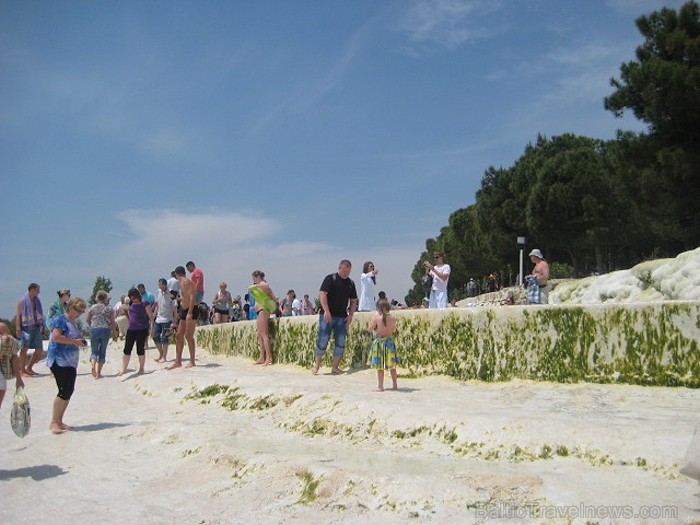 Pamukkale ir brīnumaina vieta Turcijā, kas ir slavena ar dziedinošiem ūdeņiem (Kleopatras baseinu), elpu aizraujošo ainavu (Baltās terases) un bagāto Pamukkale ir brīnumaina vieta Turcijā, kas ir slavena ar dziedinošiem ūdeņiem (Kleopatras baseinu), elpu aizraujošo ainavu (Baltās terases) un bagāto 60957