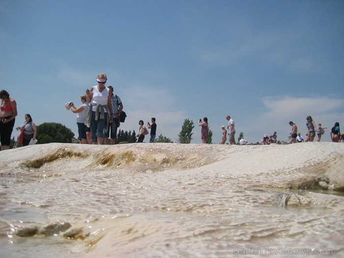 Pamukkale ir brīnumaina vieta Turcijā, kas ir slavena ar dziedinošiem ūdeņiem (Kleopatras baseinu), elpu aizraujošo ainavu (Baltās terases) un bagāto Pamukkale ir brīnumaina vieta Turcijā, kas ir slavena ar dziedinošiem ūdeņiem (Kleopatras baseinu), elpu aizraujošo ainavu (Baltās terases) un bagāto 60958
