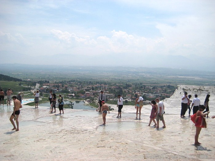 Pamukkale ir brīnumaina vieta Turcijā, kas ir slavena ar dziedinošiem ūdeņiem (Kleopatras baseinu), elpu aizraujošo ainavu (Baltās terases) un bagāto Pamukkale ir brīnumaina vieta Turcijā, kas ir slavena ar dziedinošiem ūdeņiem (Kleopatras baseinu), elpu aizraujošo ainavu (Baltās terases) un bagāto 60959