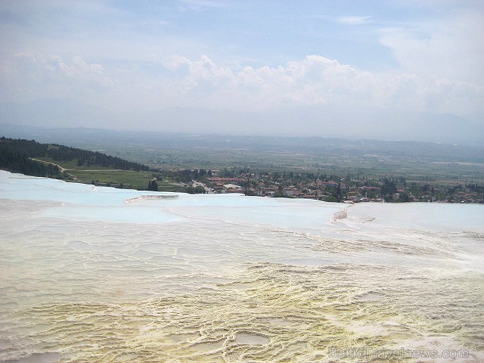 Pamukkale ir brīnumaina vieta Turcijā, kas ir slavena ar dziedinošiem ūdeņiem (Kleopatras baseinu), elpu aizraujošo ainavu (Baltās terases) un bagāto Pamukkale ir brīnumaina vieta Turcijā, kas ir slavena ar dziedinošiem ūdeņiem (Kleopatras baseinu), elpu aizraujošo ainavu (Baltās terases) un bagāto 60961