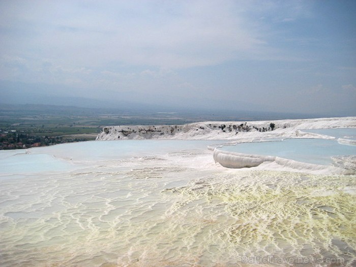 Pamukkale ir brīnumaina vieta Turcijā, kas ir slavena ar dziedinošiem ūdeņiem (Kleopatras baseinu), elpu aizraujošo ainavu (Baltās terases) un bagāto Pamukkale ir brīnumaina vieta Turcijā, kas ir slavena ar dziedinošiem ūdeņiem (Kleopatras baseinu), elpu aizraujošo ainavu (Baltās terases) un bagāto 60962
