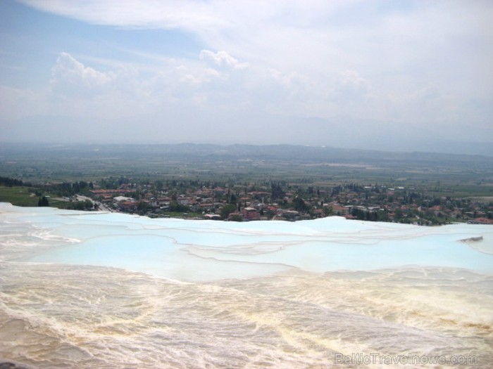 Pamukkale ir brīnumaina vieta Turcijā, kas ir slavena ar dziedinošiem ūdeņiem (Kleopatras baseinu), elpu aizraujošo ainavu (Baltās terases) un bagāto Pamukkale ir brīnumaina vieta Turcijā, kas ir slavena ar dziedinošiem ūdeņiem (Kleopatras baseinu), elpu aizraujošo ainavu (Baltās terases) un bagāto 60971