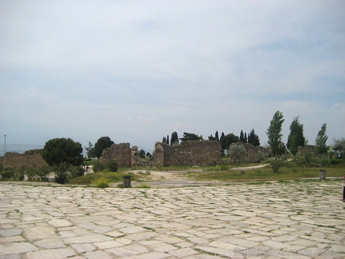 Pamukkale ir brīnumaina vieta Turcijā, kas ir slavena ar dziedinošiem ūdeņiem (Kleopatras baseinu), elpu aizraujošo ainavu (Baltās terases) un bagāto Pamukkale ir brīnumaina vieta Turcijā, kas ir slavena ar dziedinošiem ūdeņiem (Kleopatras baseinu), elpu aizraujošo ainavu (Baltās terases) un bagāto 61026