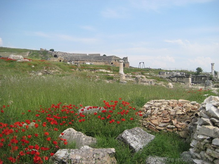 Pamukkale ir brīnumaina vieta Turcijā, kas ir slavena ar dziedinošiem ūdeņiem (Kleopatras baseinu), elpu aizraujošo ainavu (Baltās terases) un bagāto Pamukkale ir brīnumaina vieta Turcijā, kas ir slavena ar dziedinošiem ūdeņiem (Kleopatras baseinu), elpu aizraujošo ainavu (Baltās terases) un bagāto 61043