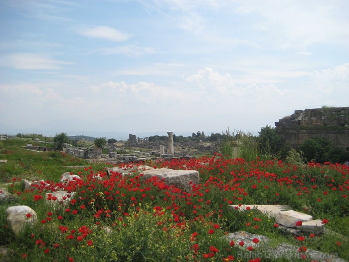 Pamukkale ir brīnumaina vieta Turcijā, kas ir slavena ar dziedinošiem ūdeņiem (Kleopatras baseinu), elpu aizraujošo ainavu (Baltās terases) un bagāto Pamukkale ir brīnumaina vieta Turcijā, kas ir slavena ar dziedinošiem ūdeņiem (Kleopatras baseinu), elpu aizraujošo ainavu (Baltās terases) un bagāto 61048
