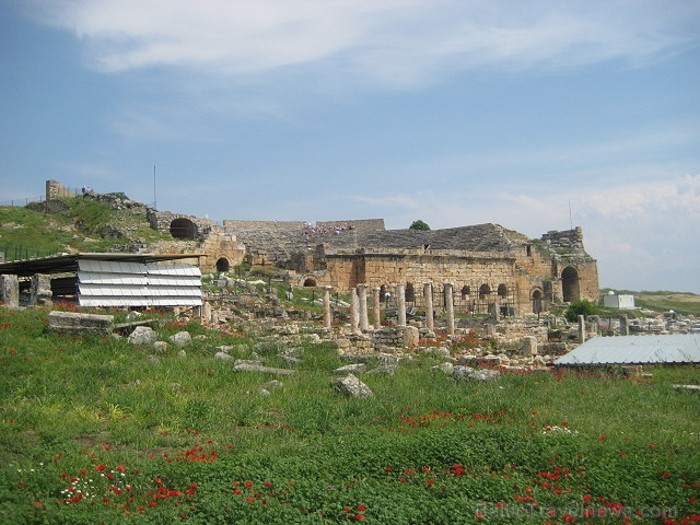 Pamukkale ir brīnumaina vieta Turcijā, kas ir slavena ar dziedinošiem ūdeņiem (Kleopatras baseinu), elpu aizraujošo ainavu (Baltās terases) un bagāto Pamukkale ir brīnumaina vieta Turcijā, kas ir slavena ar dziedinošiem ūdeņiem (Kleopatras baseinu), elpu aizraujošo ainavu (Baltās terases) un bagāto 61050