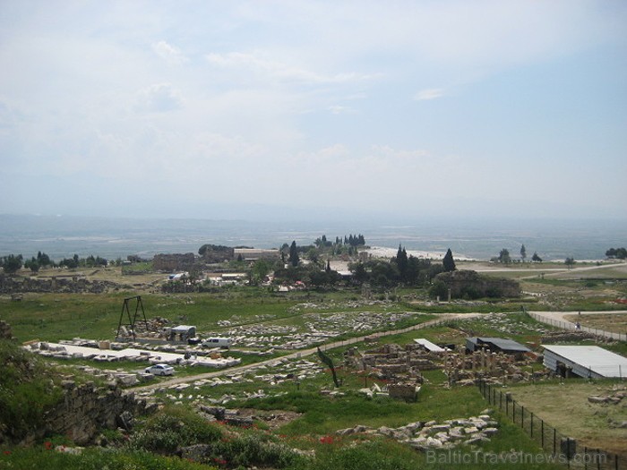 Pamukkale ir brīnumaina vieta Turcijā, kas ir slavena ar dziedinošiem ūdeņiem (Kleopatras baseinu), elpu aizraujošo ainavu (Baltās terases) un bagāto Pamukkale ir brīnumaina vieta Turcijā, kas ir slavena ar dziedinošiem ūdeņiem (Kleopatras baseinu), elpu aizraujošo ainavu (Baltās terases) un bagāto 61053