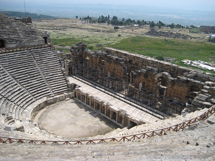 Pamukkale ir brīnumaina vieta Turcijā, kas ir slavena ar dziedinošiem ūdeņiem (Kleopatras baseinu), elpu aizraujošo ainavu (Baltās terases) un bagāto Pamukkale ir brīnumaina vieta Turcijā, kas ir slavena ar dziedinošiem ūdeņiem (Kleopatras baseinu), elpu aizraujošo ainavu (Baltās terases) un bagāto 61054
